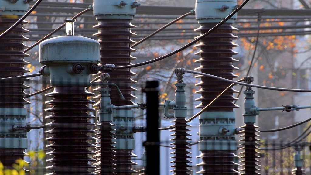 変電設備の碍子(がいし)